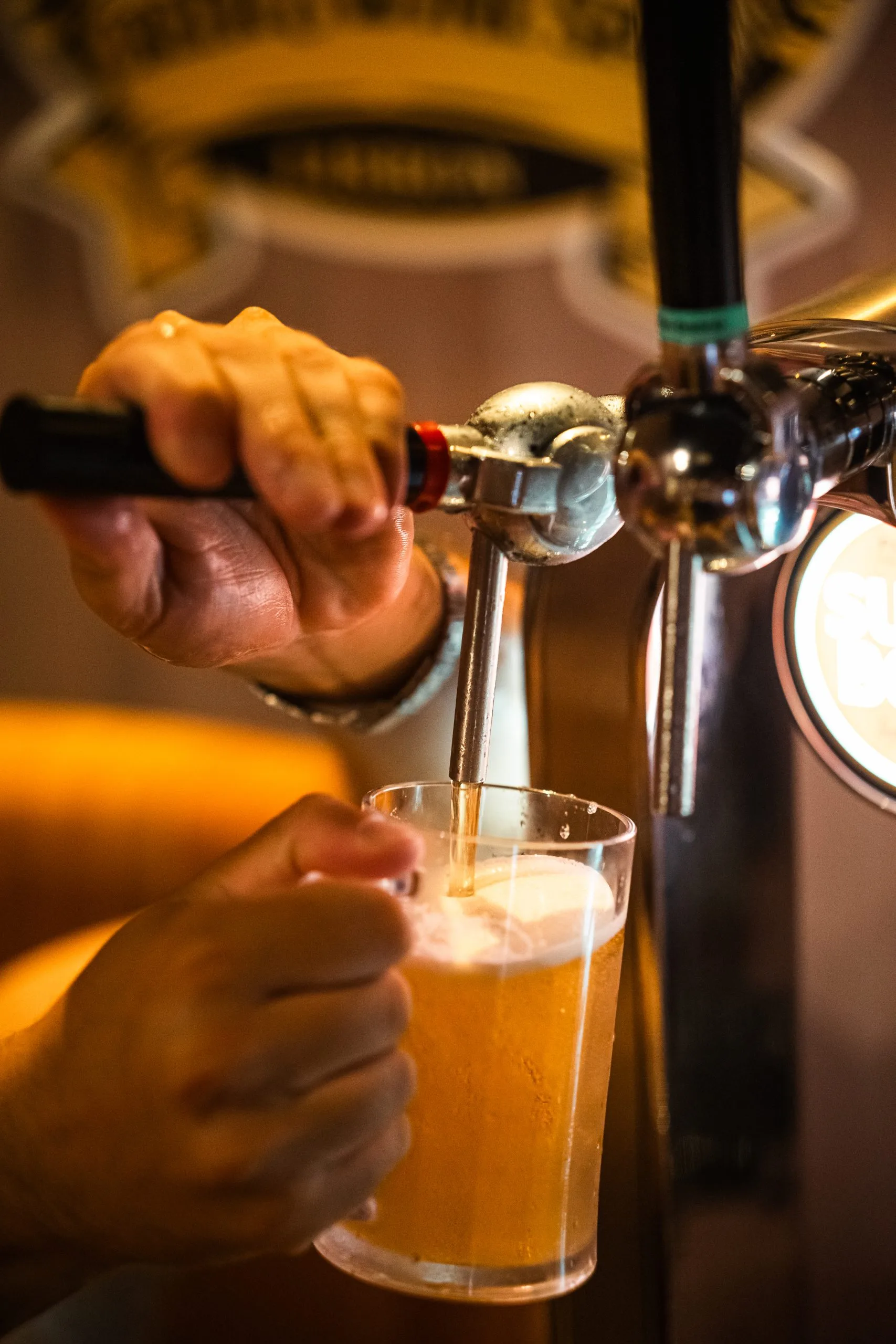 Além do banho, há cerveja à vontade/Crédito: Divulgação