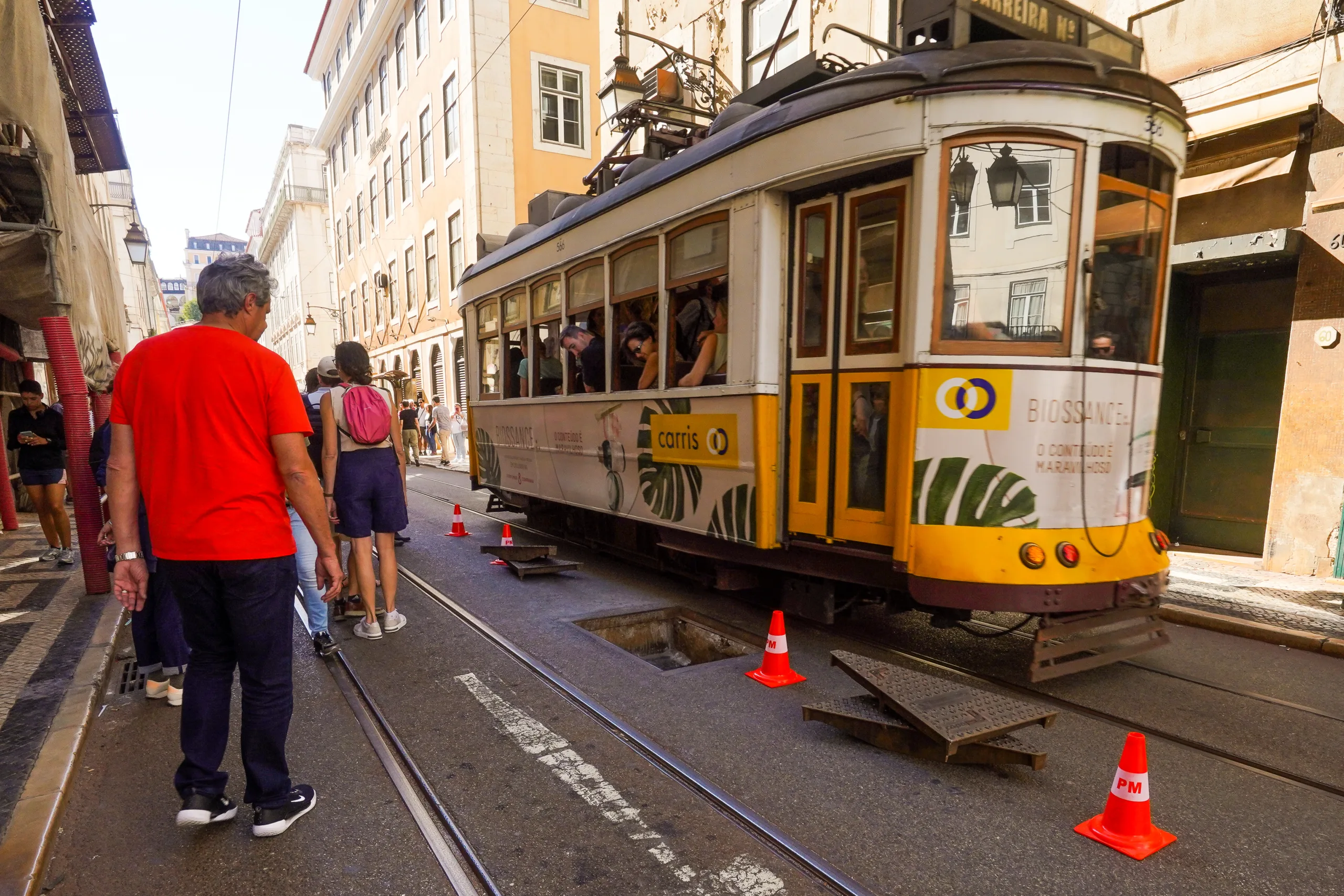 O acesso às Galerias Romanas é feito por meio de um bueiro/ Foto: José Frade