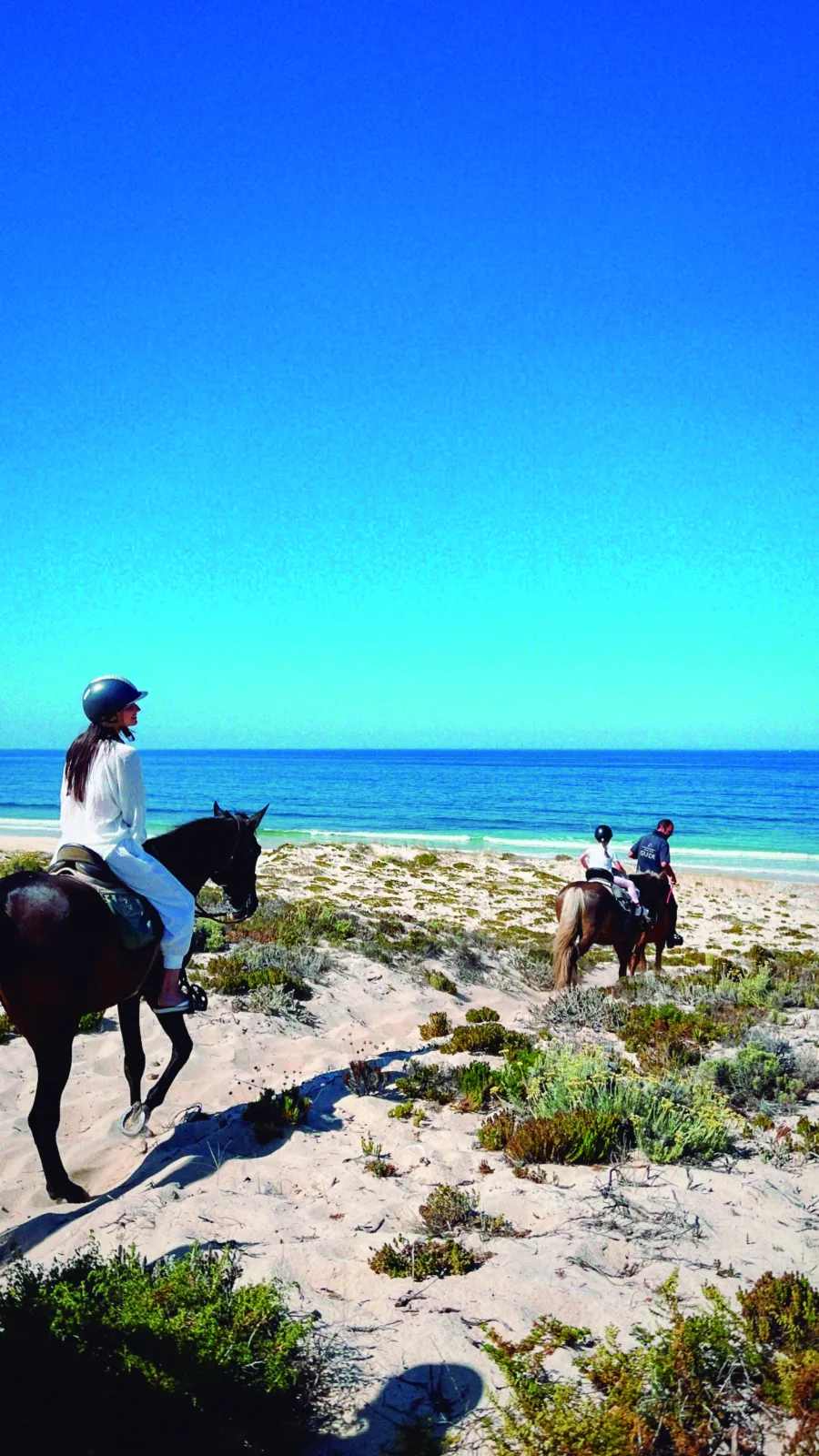 Passeios a cavalo à beira-mar: ar puro, silêncio, natureza e liberdade são os valorizados “luxos” de ricos e famoso.
