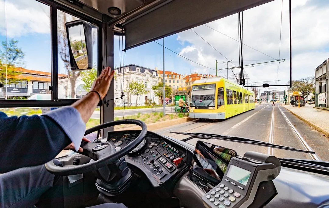 O autocarro, ou busão lisboeta, é melhor. Crédito: Reprodução Instagram